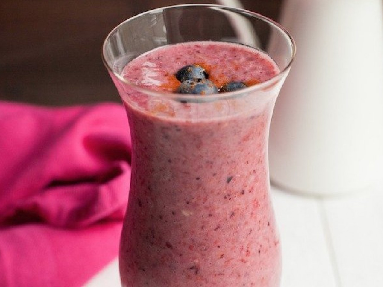 Forest fruits and chili smoothie — Guac